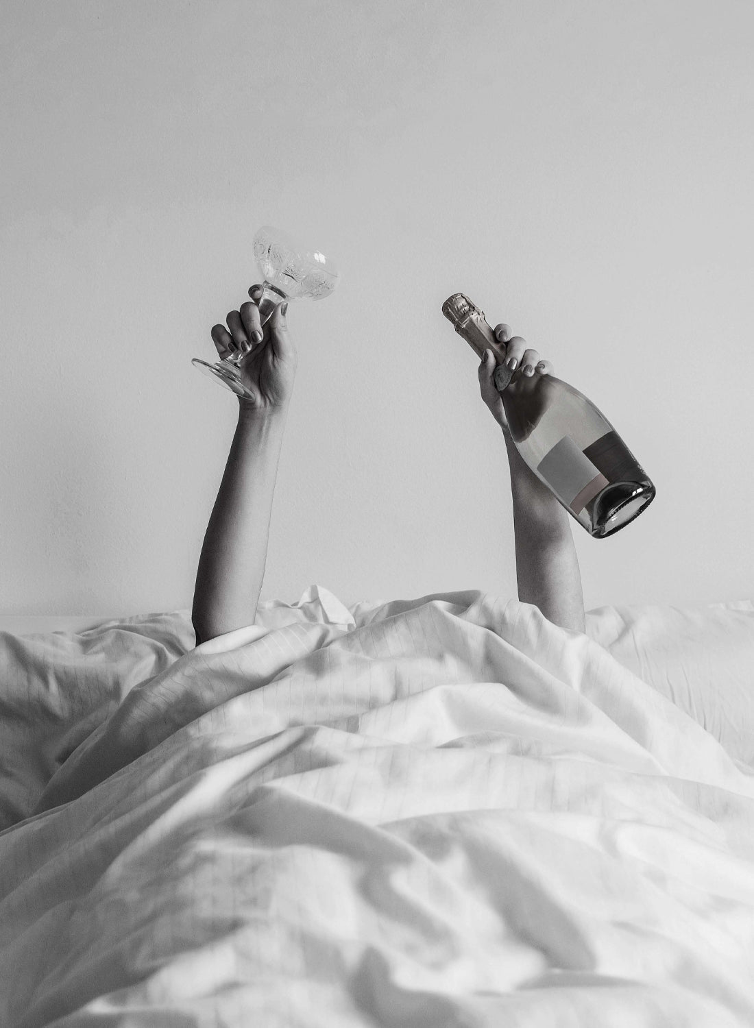 CHAMPAGNE IN BED